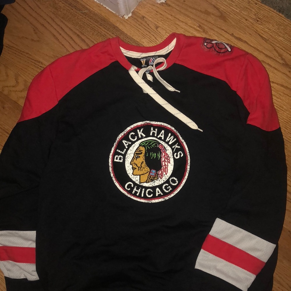blackhawks sweatshirt